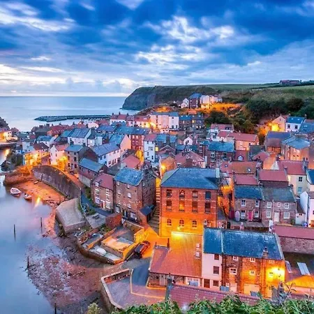 The Blue Porch * Staithes